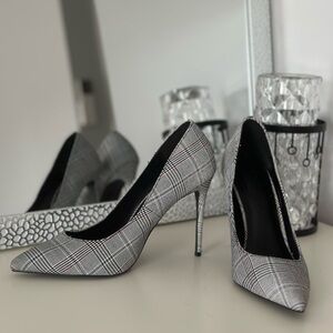 WILD DIVA Loungs Tweed Women’s High Heel sz 8 perfect condition